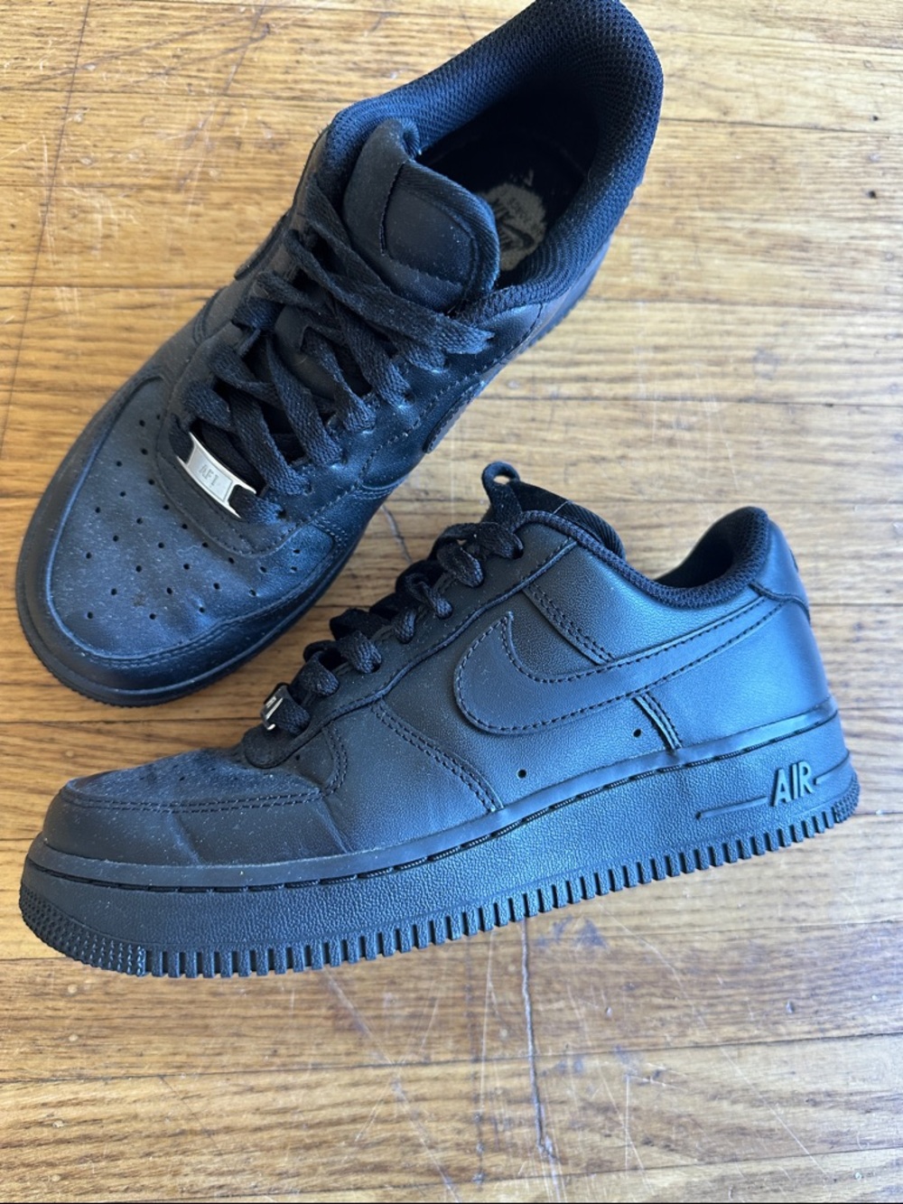 Nike Black Low-Top Leather Sneakers
